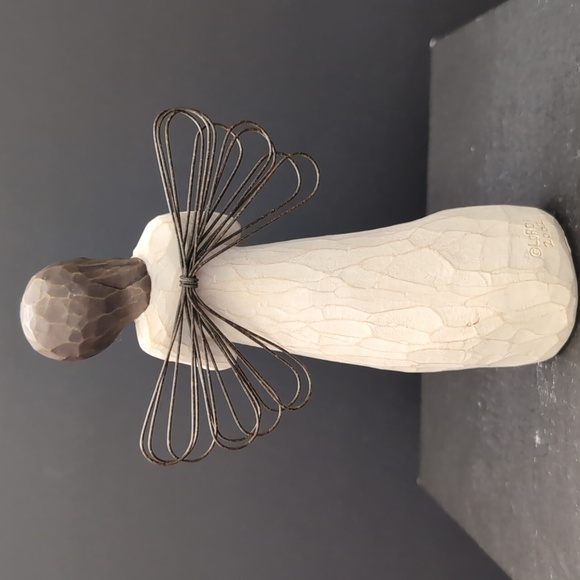Willow Tree 2002, Loving Angel Figurine. - Picture 3 of 7